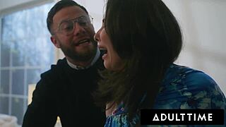 Hamile Casey Calvert Doktorlar Tarafından Yumruklandı ve İçine Boşaltıldı!