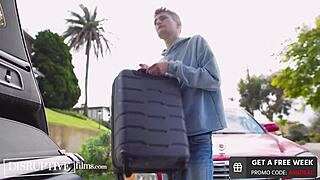 Gay pár varuje twinka pred divnými susedmi, ale kto je naozaj zvrátený?