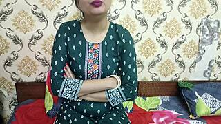 信じられる？インド人女教師が教え子と初ハメ！