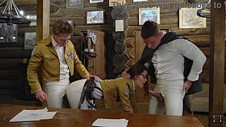 Ny titan Titanium dyker upp med monsterkuk för att dominera