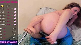 Adolescente pazza 18+ schizza selvaggiamente sui pantaloni inzuppati