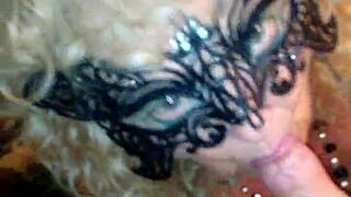 Leeza Piratez se chlubí svou sexy badass na další dobrodružství s kurákem přátelského souseda. Miluju svého nového přítele