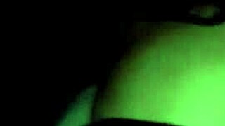 ¡Qué rico! El culo de Desiree doblado en perrito.