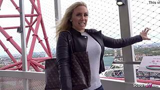 Γερμανός σκάουτ διαλέγει MILF Karlie για σκληρή δράση στο δρόμο