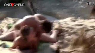 Varm teen 18+ pige hamret hårdt ned i strand sand