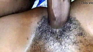 Torej, rad gledaš lepo poročeno žensko, ki dobi velik creampie v rit?