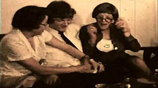 Моя тайная жизнь с винтажной бабулей в дикой тройке