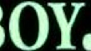 Bizar luder tisser i det offentlige med trusserne nede!