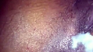 Fylder hendes røv med pik 😏