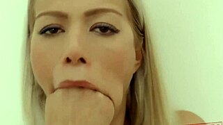 Blonde Anal-Schlampe Cherry Kiss bekommt Arsch gefickt härter als je zuvor, verdammt!