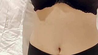 Sexy recepčná v hoteli dostáva tvrdý výjeb od nadržaného hosťa