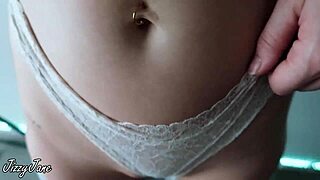 健身美女柔软内裤揉搓我的精液