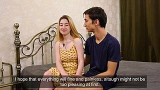 Hardcore defloracija tinejdžerke 18+ Gulye Pechkine sa grubim jebanjem sisa