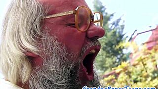 O Yaşlı Euro Adam Tarafından Creampie Yediğime İnanamıyorum