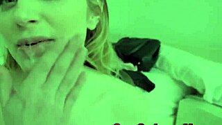 هي، عايز تشوف أخت الزوج البلوندة الكبيرة الصدر تتعرض لدق كسها؟