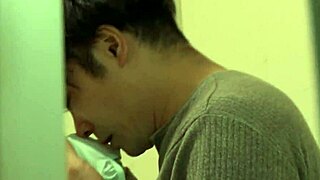 白鸟寿美玲，丰满妈妈，被儿子狂野亚洲动作内射。纯粹激烈操！