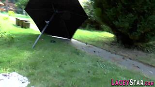 Pogovorno-Emoji britanska babica dobi trdo zabito in prstano 😜