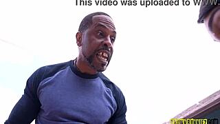 Zoey Sinn stepdad को wild deepthroat के game में चुनौती देती है! 😜