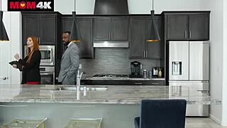 ローレン・フィリップスが取引をまとめてからBBCを激しく扱く