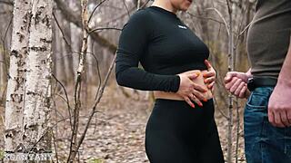 Λοιπόν, με έπιασε αυτή η νύμφη ενώ έκανα κρυφά. Με τράβηξε σε ένα γρήγορο σεξ!