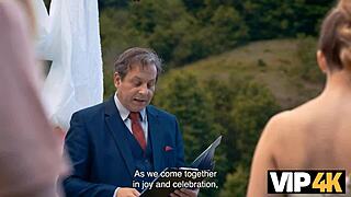 Uh, krásná milostná scéna na svatbě... tak kinky!