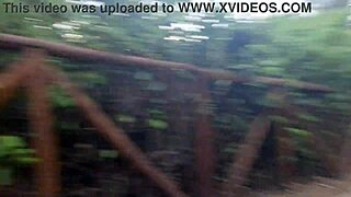 יד לילדה שובבה שעוברת בציבור 😏