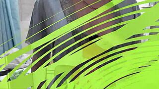 Сладкая сексуальная девчонка Ассоль раздевается догола в душе для эротического крупного плана