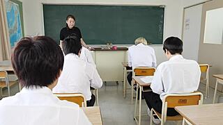 Не сдержаться в тихом классе, становлюсь в 10 раз мокрее как замужняя учительница Юмико Сакура, ты в деле?