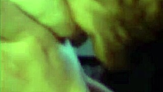 Идеальные натуральные сиськи тин девушки используются