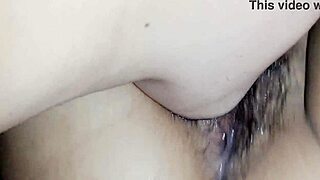 菲律宾女友逼被舔特写，在自制动作中