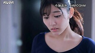 이 일본 미녀 나오 징구지를 참을 수 없어. 그녀의 엉덩이가 날 미치게 해!