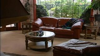 لحس كس هانا هاربر المقلم في جلسة سرير ساخنة