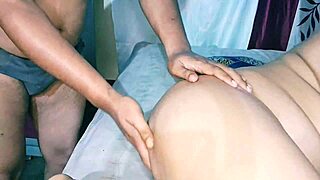 Stönande indisk hemmafru får sin håriga fitta slickad saftigt