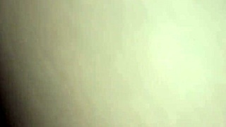 BBC在娇小18+18岁阴道深处射精，并继续猛干她多汁紧致的洞