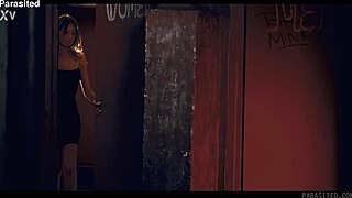 Som tak závislá na tom obrovskom kurci, šúcham ho tak tvrdo