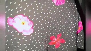 Meksikalı ergen ev videosunda vahşi enerjiyle büyük sik üzerinde zıplıyor. Küçük bedeni her santimi idare ediyor.