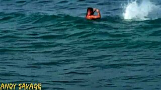 Hej, hočeš videti javno prstkanje na plaži?