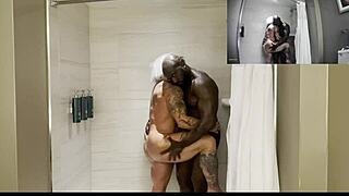 Stacxxxs показывает Brooke Diesel в парном мокром душ сексе