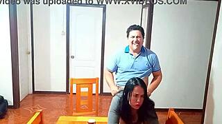 Üvey anneyle kahvaltı öncesi seks... hazırlıksız yakalandık, oops.