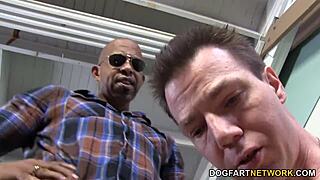 لعنة، أحب أنيك زوجتي الميلف بزب أسود وهو يشوف