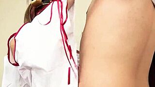 小柄な18歳日本コスプレ娘、初めてのフェラで口内射精