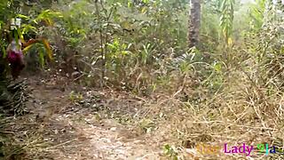 Šťastný farmářský kluk tvrdě práskne velký zadek BBW městské holce