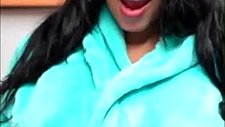 मेरी ट्वर्किंग और डिल्डो सक्शन क्लिप्स