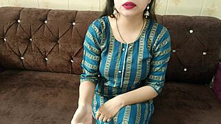 Velipuoli flirttailee ja panuu kuuman velipuolen kanssa todelliseen orgasmiin.