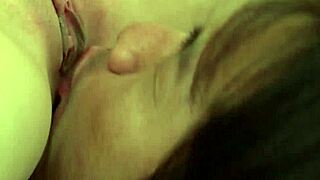 Steamy asiatisk skolepige Yuria Mano i beskidt fodjob scene