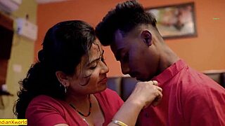 Village boudi bent-over fucking के दौरान pussy में cum के लिए begs करती है