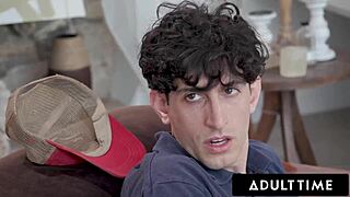 Adult Time - Pawg Madrastra Lauren Phillips atrapa a hijastro flaco pajándose y recibe creampie enorme