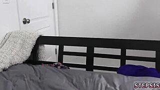 Тийн анал тройка ме възбужда толкова много