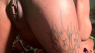 Anális szűz nyújtja segglyukát?