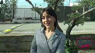 Man�a et M�lia Plongent dans Action de Groupe Sauvage avec Bite Dure